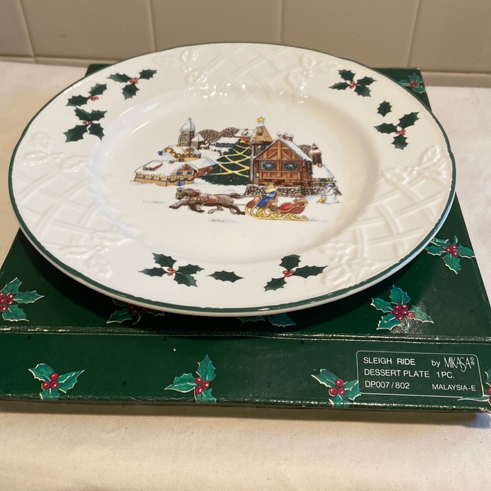 🌿Mikasa English Countryside Sleigh Ride Dessert Plate 9”